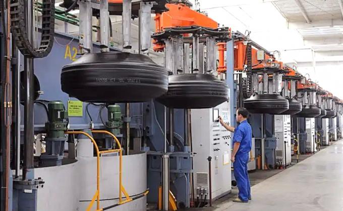Utilisation de PC industriel de panneau dans le contrôle automatique du vulcanisateur en caoutchouc de pneu