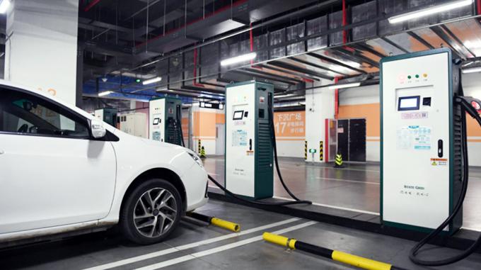 Service et efficacité de l'exploitation de station de charge optimisés par PC industriel