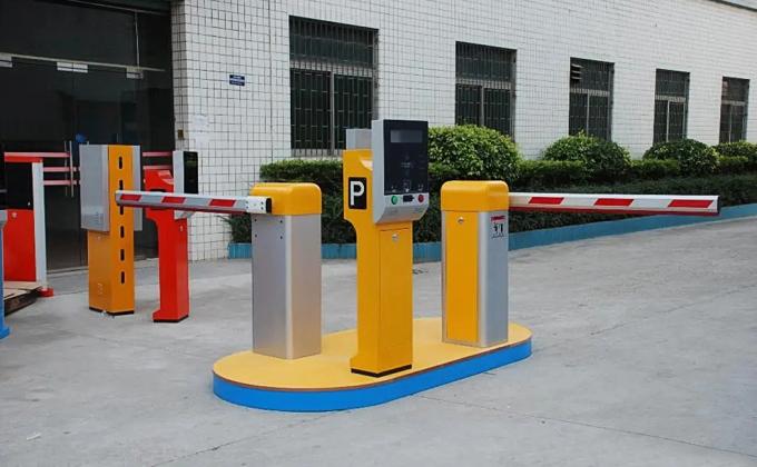 Utilisation d'ordinateur industriel incorporé dans le système de gestion du parking sans surveillance