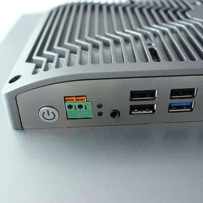 IP65 a enfoncé le disque transistorisé TPM 2,0 de pouce J1900 4G RAM 64GB du PC 15 de panneau d'acier inoxydable
